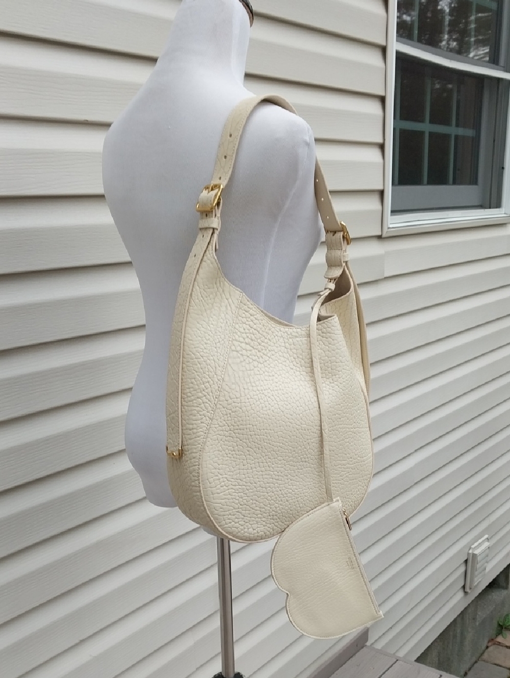 Burberry Cream Pebbled Leather Hobo Bag With Zip Pouch - Picture 7 of 14